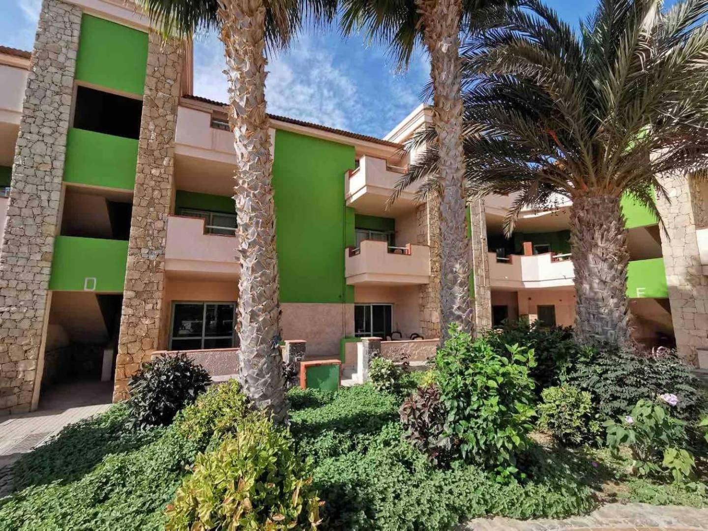 Djadsal Moradias - By Bobbywashere Santa Maria Exterior photo